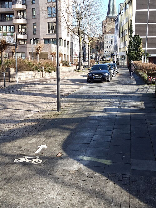 Die Delle in Mülheim Parken auf dem Radweg ADFC Oberhausen/Mülheim